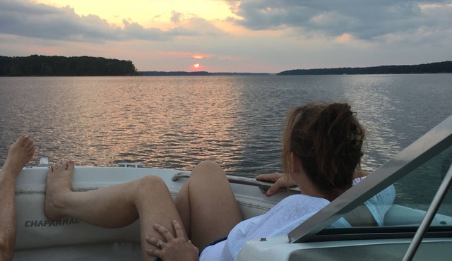 Family lake house retreat on Kerr Lake