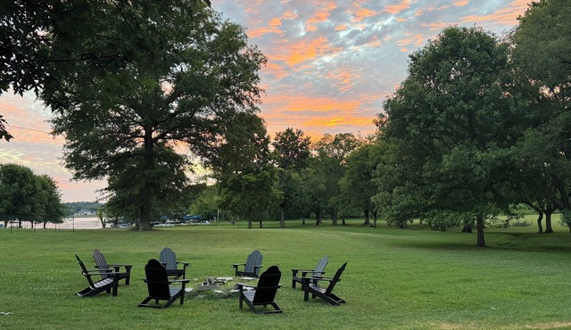 Family Lakefront Retreat w/Zipline + Firepit just 30 minutes to Nashville