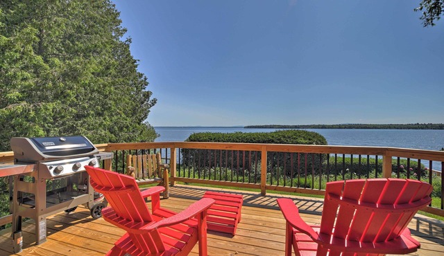 Family Lakehouse w/Deck + Beach on Lake Champlain