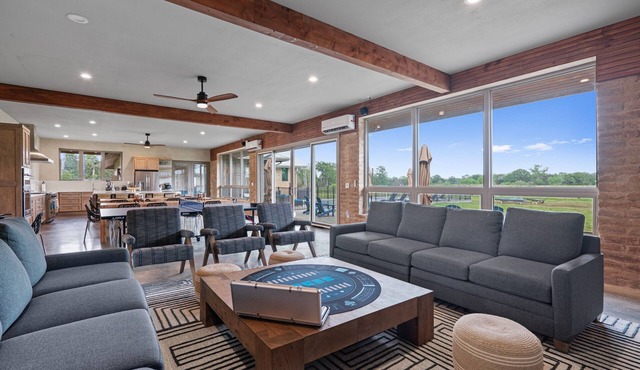 Family Lakeside Getaway – Hot Tub & Pool + Lots More Amenities!
