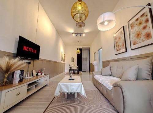 Family Landed 2BR House with Coway Free WiFi and Netflix for 8 Guests