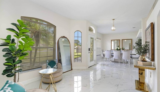 Family Launch View Stay—Modern & Bright.