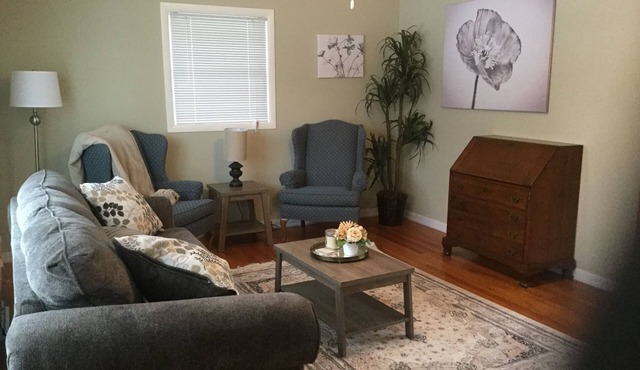 Family Living! Professionally Cleaned, Self Check In - Sleeps 10