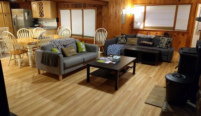 Family Lodge Btwn Stratton & Mt Snow - TESLA Charger