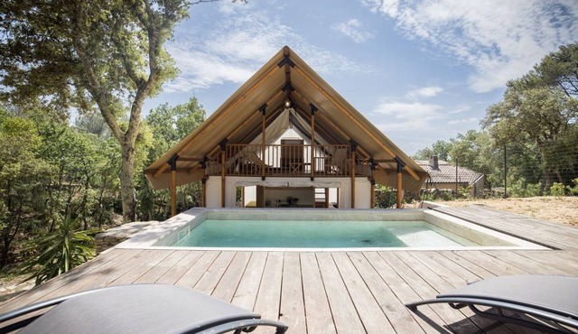 Family lodge with swimming pool for 6 to 7 people in the middle of the Garrigue