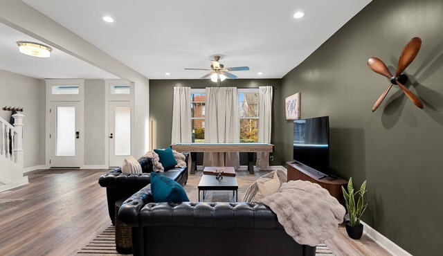Family Luxury Getaway: Hot Tub, Sauna & Game Room