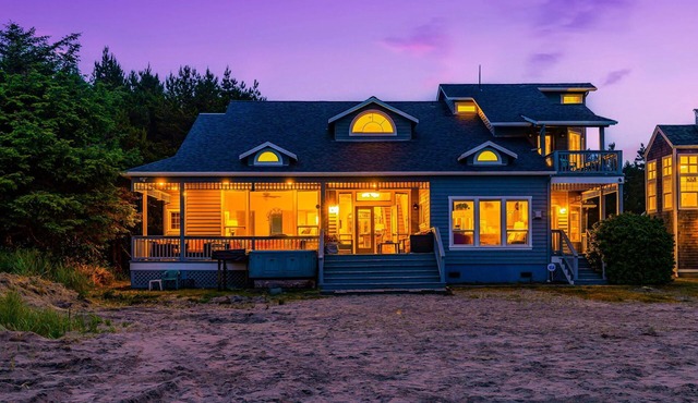 Family Memories! BeachFront 3min Walk+HotTub-GameRm + FREE NIGHTS