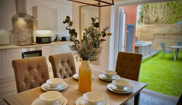 Family modern 3 Bed Hot Tub House in Blackpool