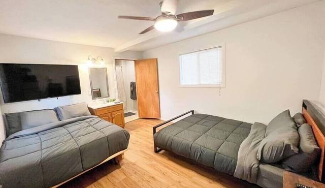 Family Motel Room on Ark River - 2 beds - 15 min to Salida