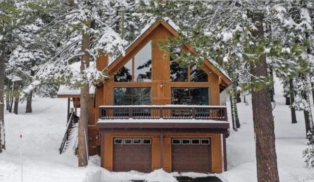 Family Mountain Chalet, Backs to Open Space, Monthly Rental, WiFi & Work Space