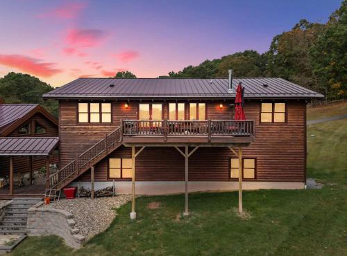 Family Mountain Escape w Private Suite Modern Comforts