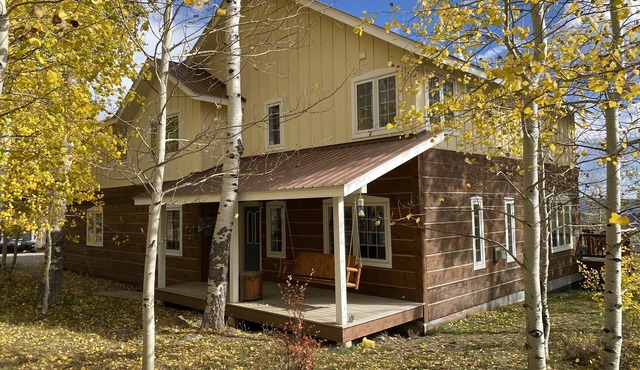 Family mountain getaway- endless recreation opportunities all within 20 minutes!