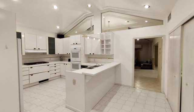 Family nice house with parking and front yard ,