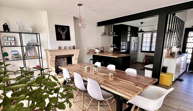 Family Oasis with 3 bedrooms, garden, and terrace near Paris