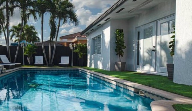 Family Oasis Heated Pool 10 min to Zoo & Marina