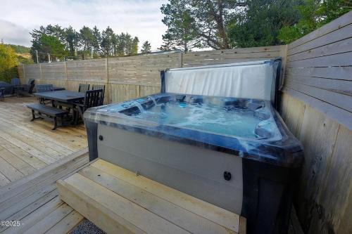 Family Oasis - Hot Tub, Pool Table, Fire Pit