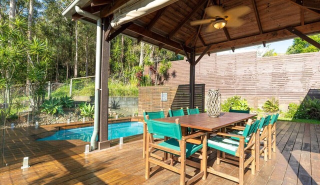 Family Oasis - Poolside Charm, BBQ & Entertainment