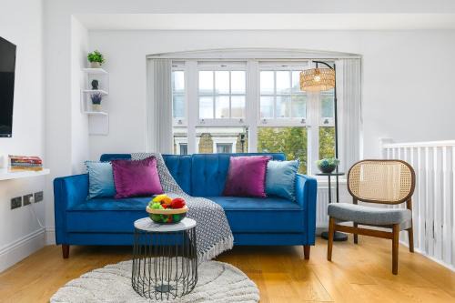 Family of 3 -1 BedRoom Brick Lane Shoreditch London City Flat with Balcony