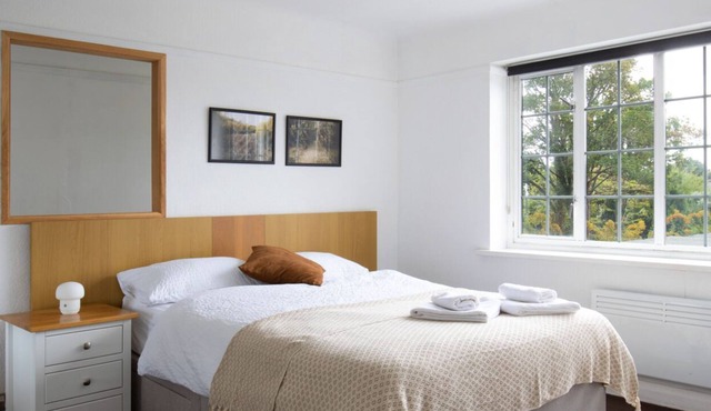 Family One Bedroom flat with private Kitchen