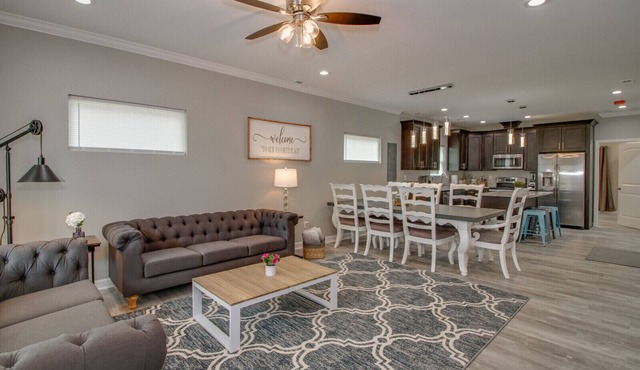 Family or Business - Sleeps 30, less than 1/4 mile Buckroe Beach!