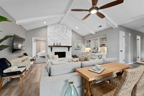 Family or Group Getaway Spacious Home - Porch - Sleeps 10