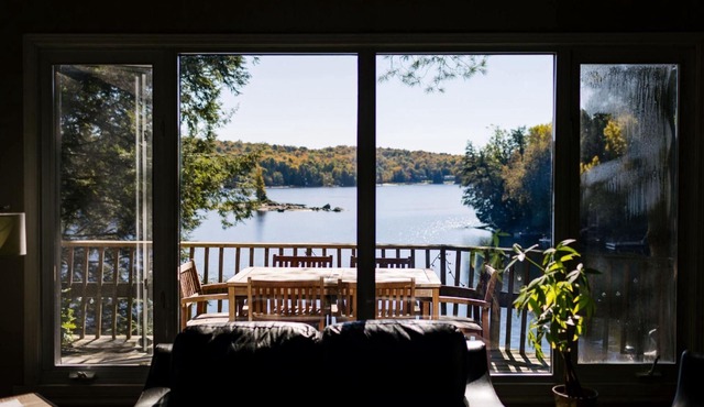 Family Oriented 4 season Cottage with Hot Tub on Kennisis Lake, Haliburton