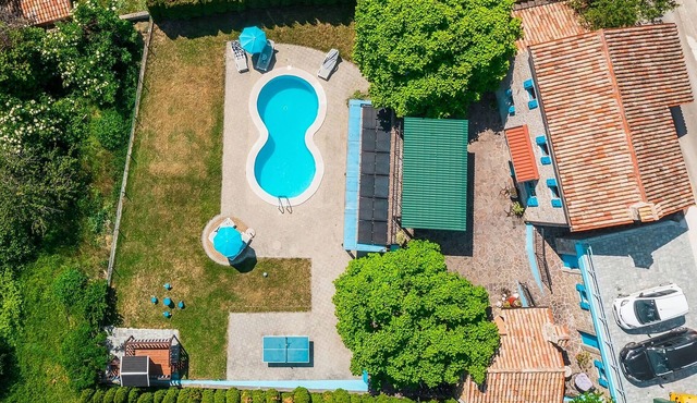 Family oriented, vintage stone villa w/pool in the hearth of Istria.