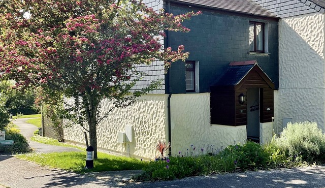 Family owned cottage set in beautiful landscape gardens.