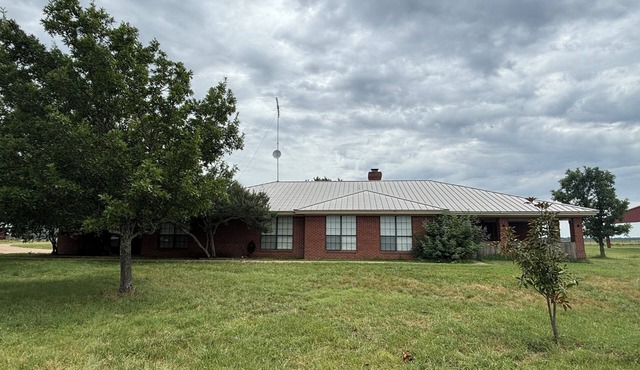 Family Owned Small Farm, Relax at the Circle4B Ranch!