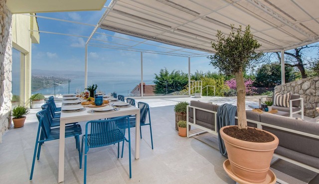 Family Paradise: Luxury Villa, Pool, Jacuzzi, Stunning Adriatic Sea Views