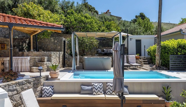Family paradise with private heated pool and jacuzzi