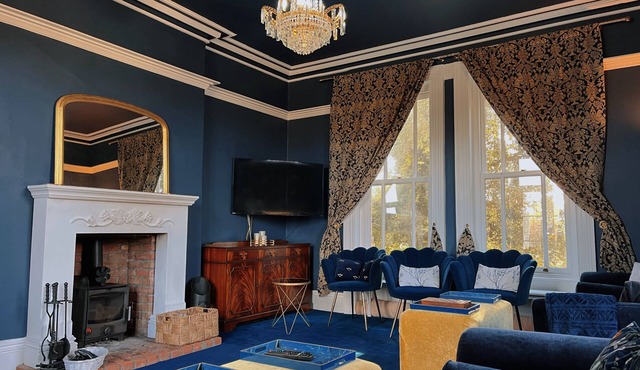 Family party ten-bedroom Villa, hot tub and games room