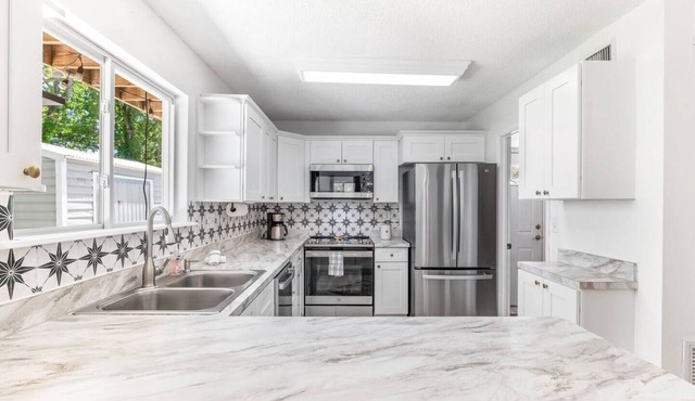 Family & Pet Friendly Close to Everything