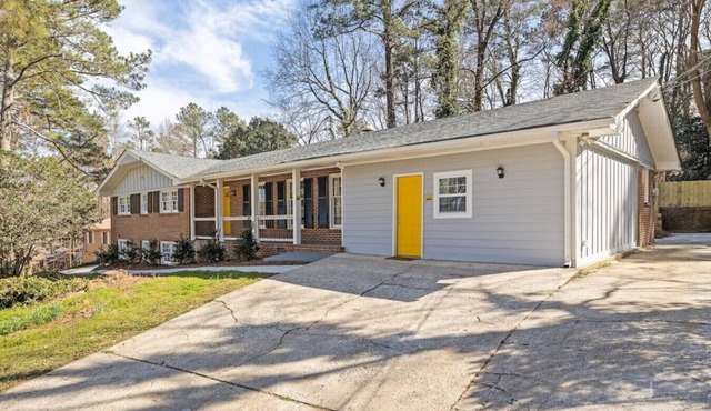 Family Perfect 6 Bedroom Home with Game Room
