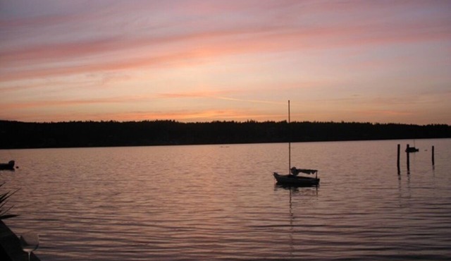 Family/Pet Friendly Home On 2.5 Miles Waterfront Neighborhood SPECIAL