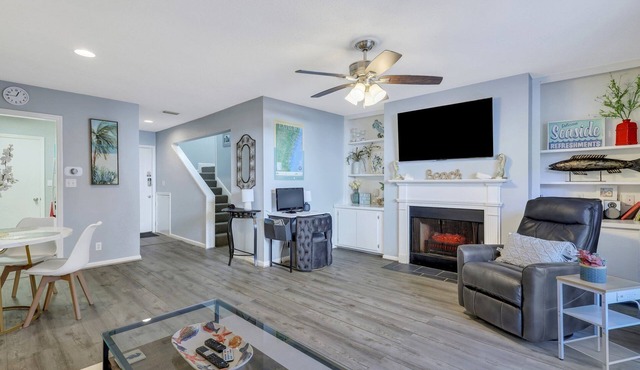 Family & pet-friendly, 2bed/2.5bath updated condo, 5 min to beach & Village