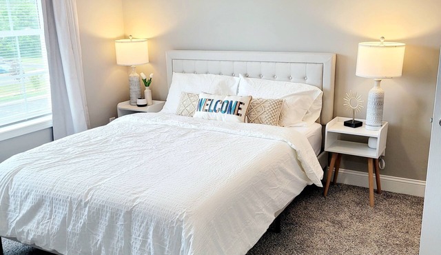 Family & Pet Friendly 3BR/3.5 Bath Near RU & VT - Sleeps 7 - Crib Available