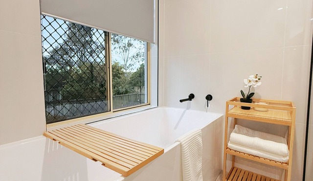 Family & Pet-Friendly 4BR Home Freshly Renovated near Transport & Malls