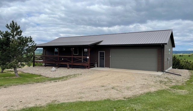 Family & pet friendly cabin. Close to excellent fishing, boating and hunting.