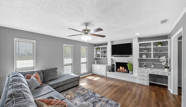 Family & Pet Friendly Country Home by Lake Lavon & Historic Wylie Texas to shop!