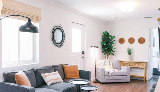 Family+Pet Friendly Parkside Home - Private Yard - Centrally Located