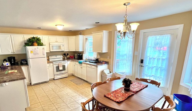 Family & pet-friendly, peaceful rural escape. Hiking nearby.