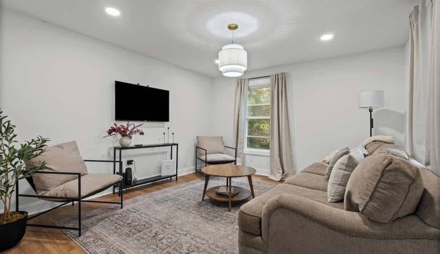 Family/Pet Friendly - Professional Design