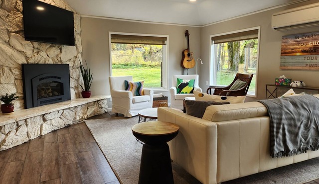 Family- & Pet-Friendly Retreat at the Base of Squak Mountain