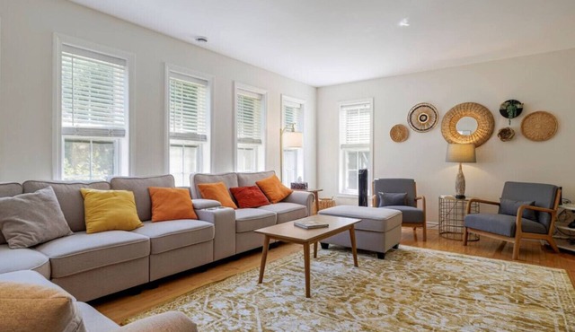 Family & Pet Friendly Spacious Home! [Sweet Spot]