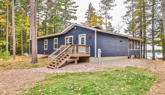 Family & Pet Friendly Luxury Cottage on Crystal Clear, PRIVATE Meta Lake!