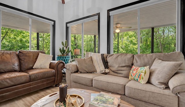 Family & Pet Friendly Retreat w/Pool, Lake, Hot Tub: Poconos/Catskills/Masthope