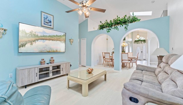 Family, Pool View, Pickleball, Themed Villa Minutes from Disney! Massage Chair~