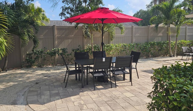 Family Poolside Paradise on Quiet Cul-de-Sac 4.7 Miles from Siesta Key Beach
