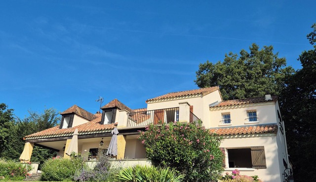 Family property with swimming pool and views over the Dordogne valley.